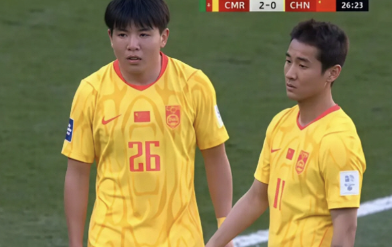 MK体育app下载-国足0-2仅1小时，韩媒幸灾乐祸！一国脚跟对方交换球衣，名字曝光