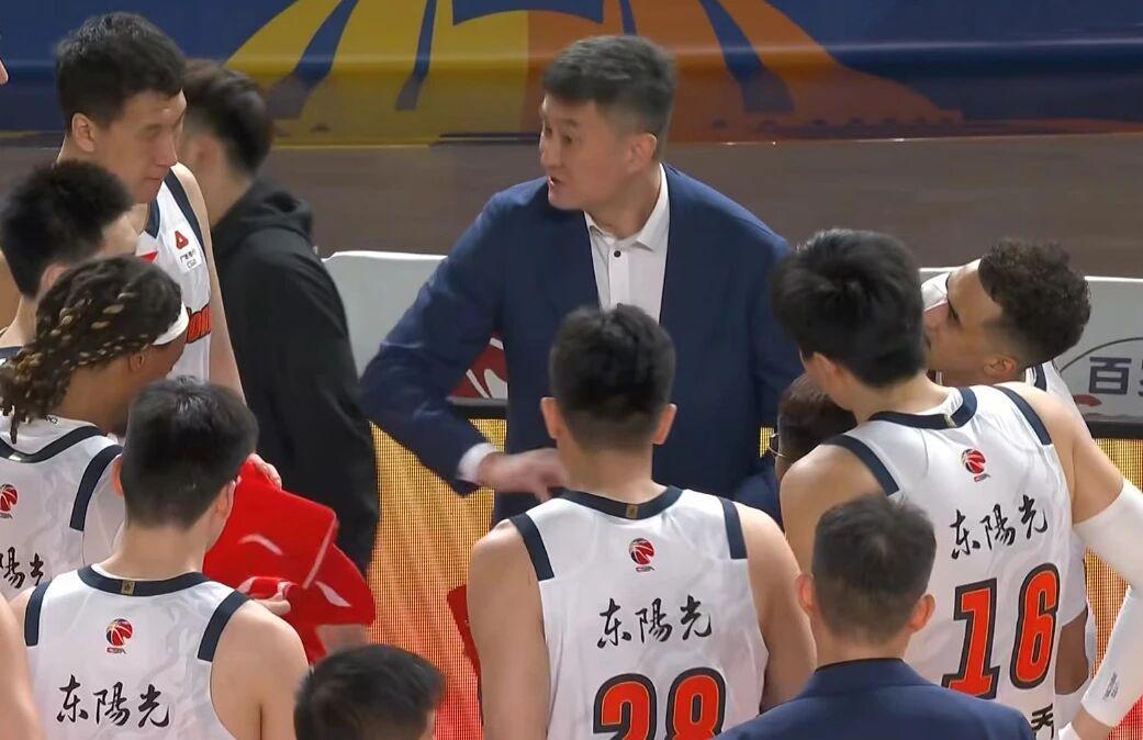 MK体育app下载-CBA最新消息！广东男篮球票滞销，张庆鹏帅位不稳，上海两将复出